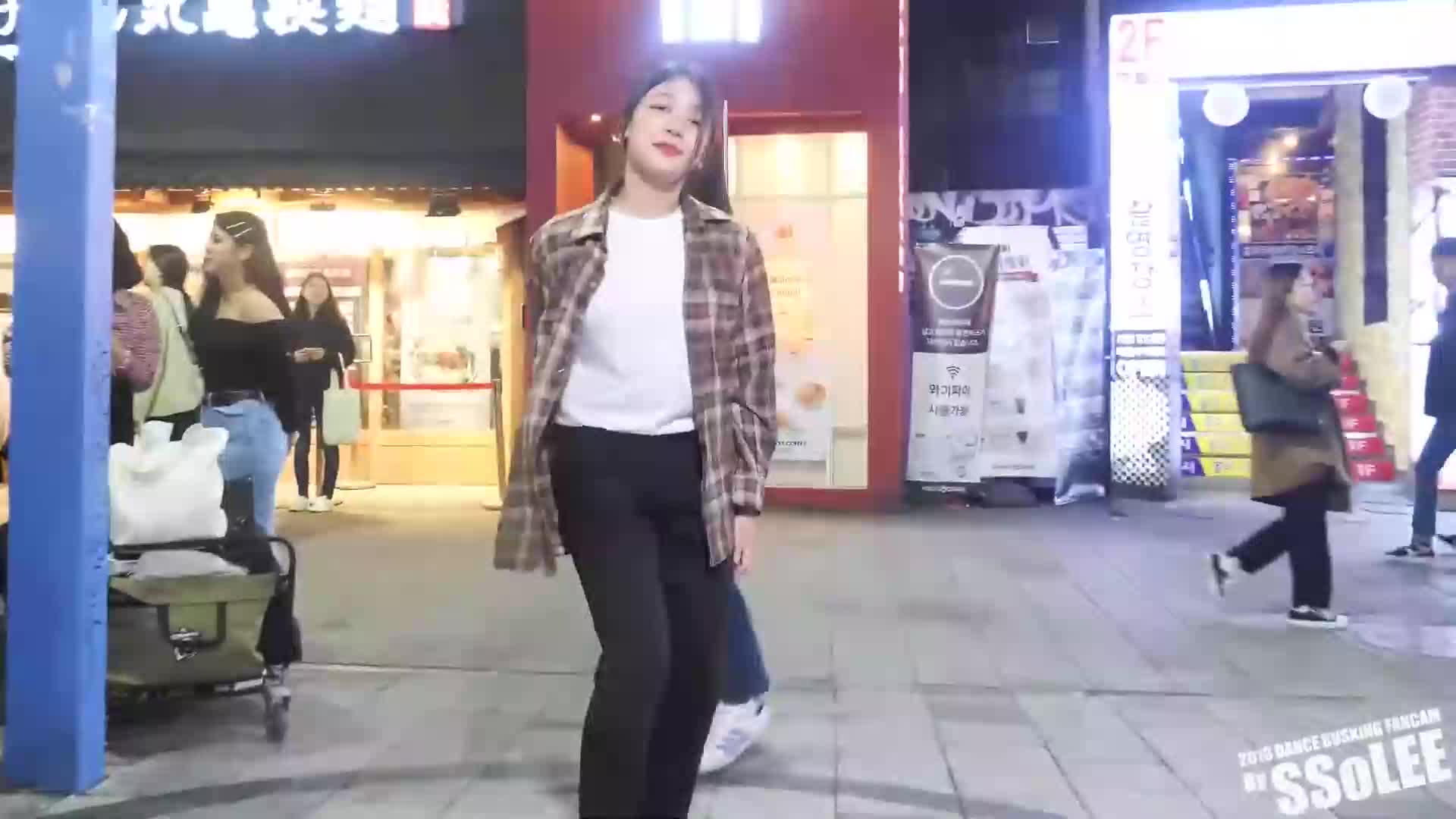 포유스- LOVE ME LOVE ME 190329 홍대 거리공연 직캠